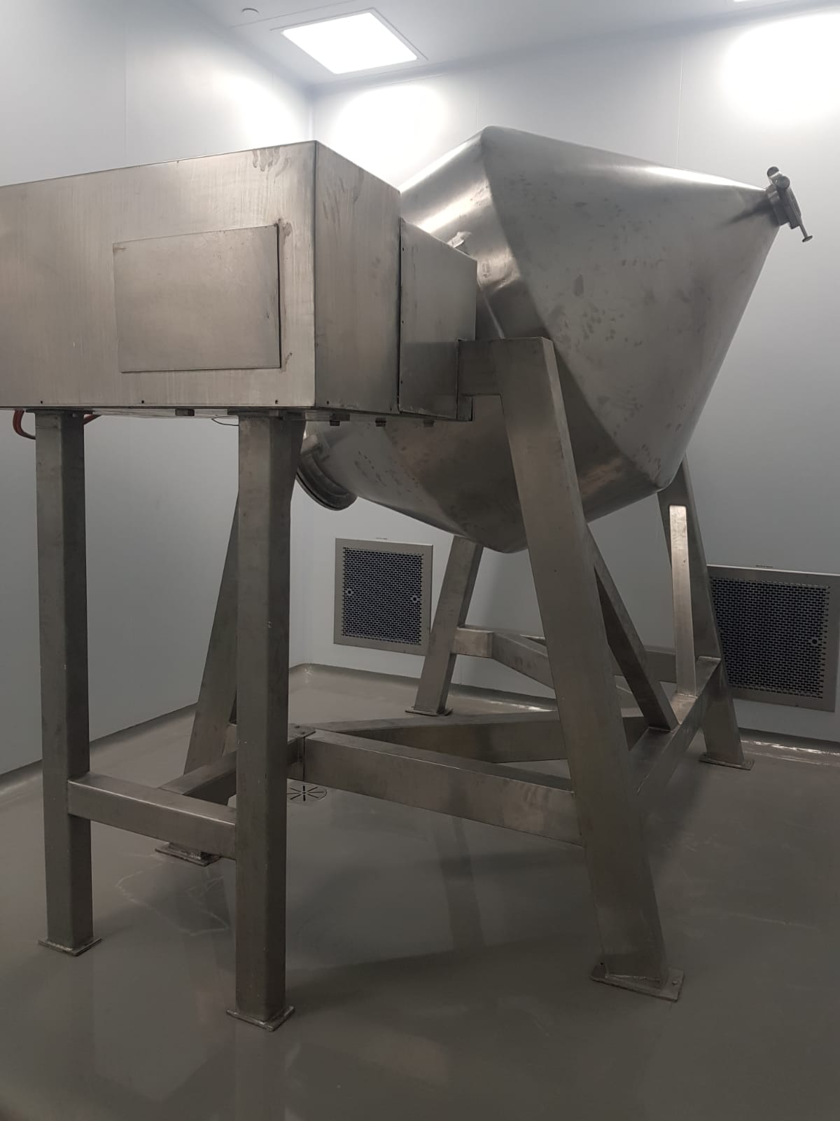 Ribbon, Cube, Double Cone, Barrel Hoop & Reactor Blenders