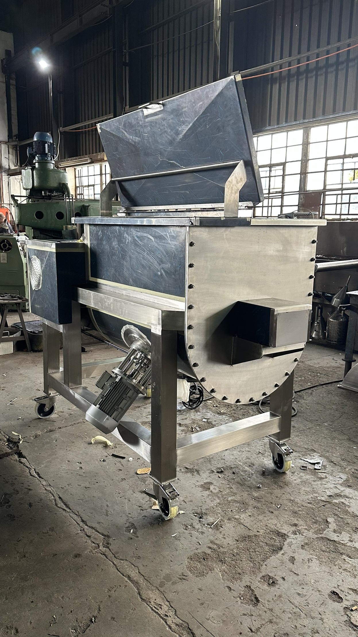 Ribbon, Cube, Double Cone, Barrel Hoop & Reactor Blenders
